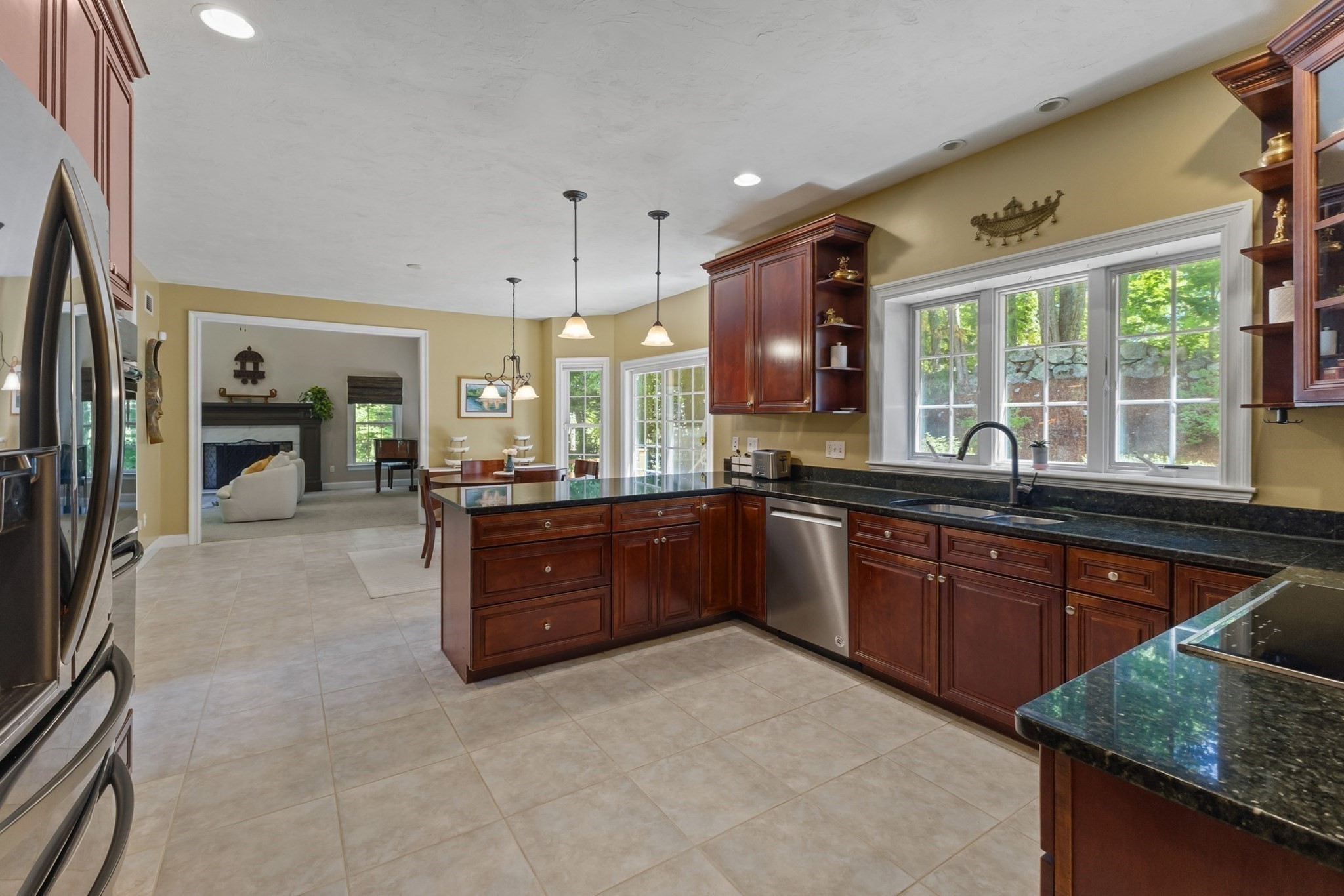 8 Karen Ln Property Photo 7