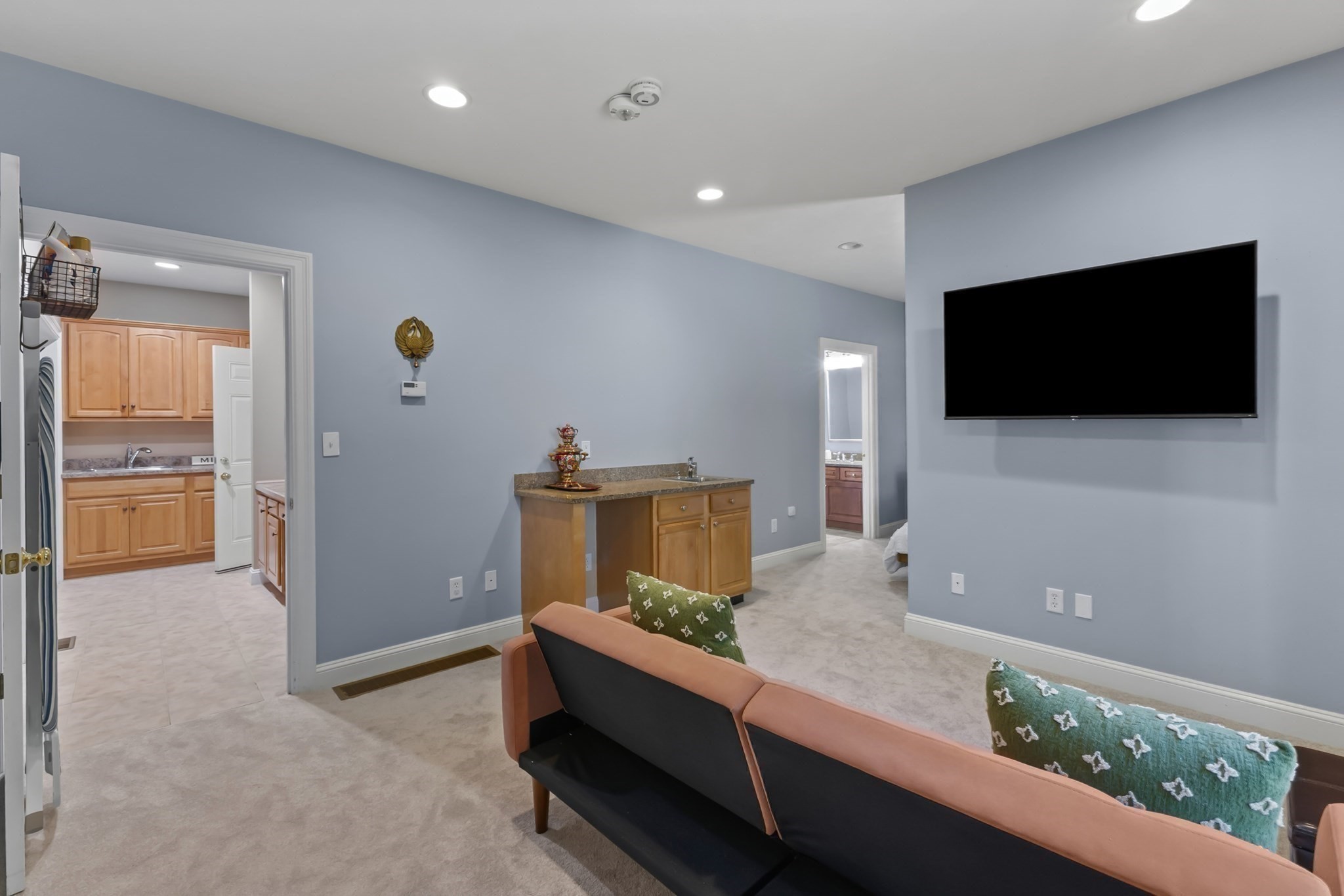 8 Karen Ln Property Photo 14