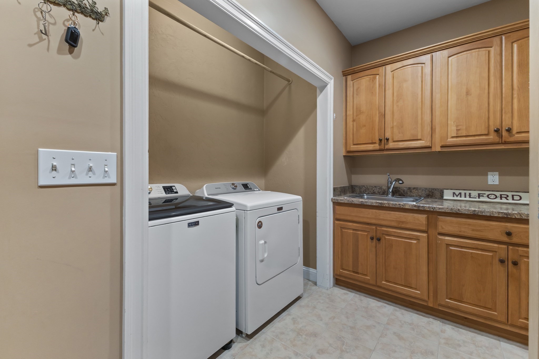 8 Karen Ln Property Photo 19