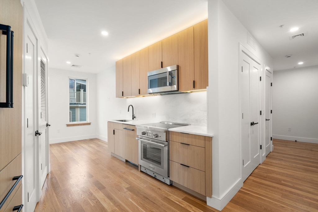 58 Kent # U304 Property Photo 2
