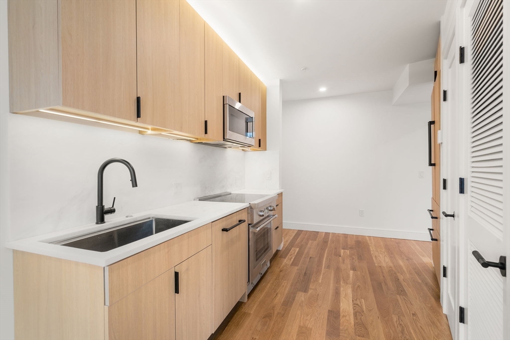 58 Kent # U304 Property Photo 3