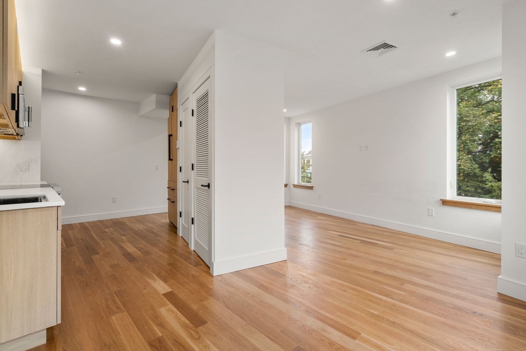 58 Kent # U304 Property Photo 5