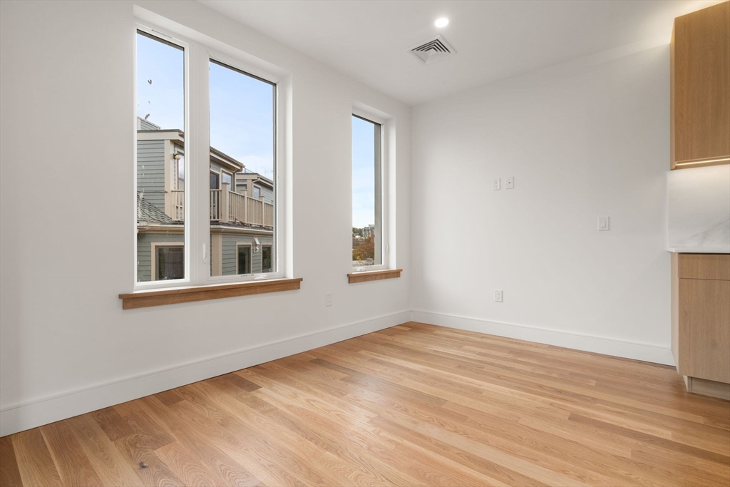 58 Kent # U304 Property Photo 6