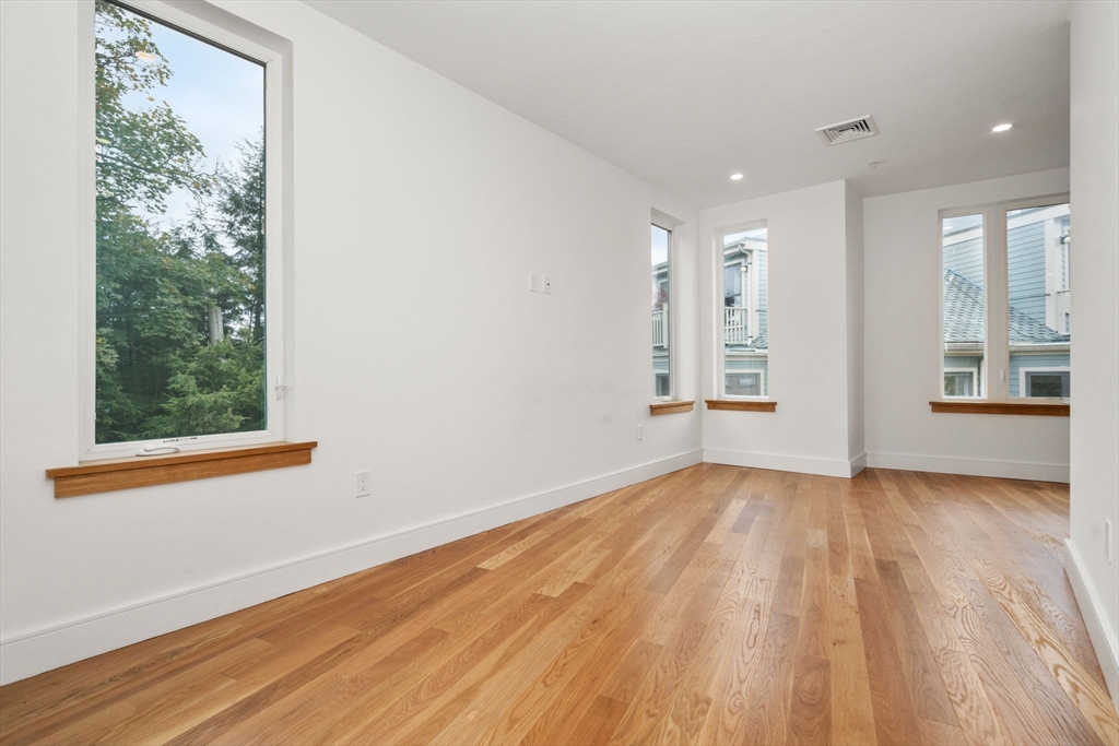 58 Kent # U304 Property Photo 9