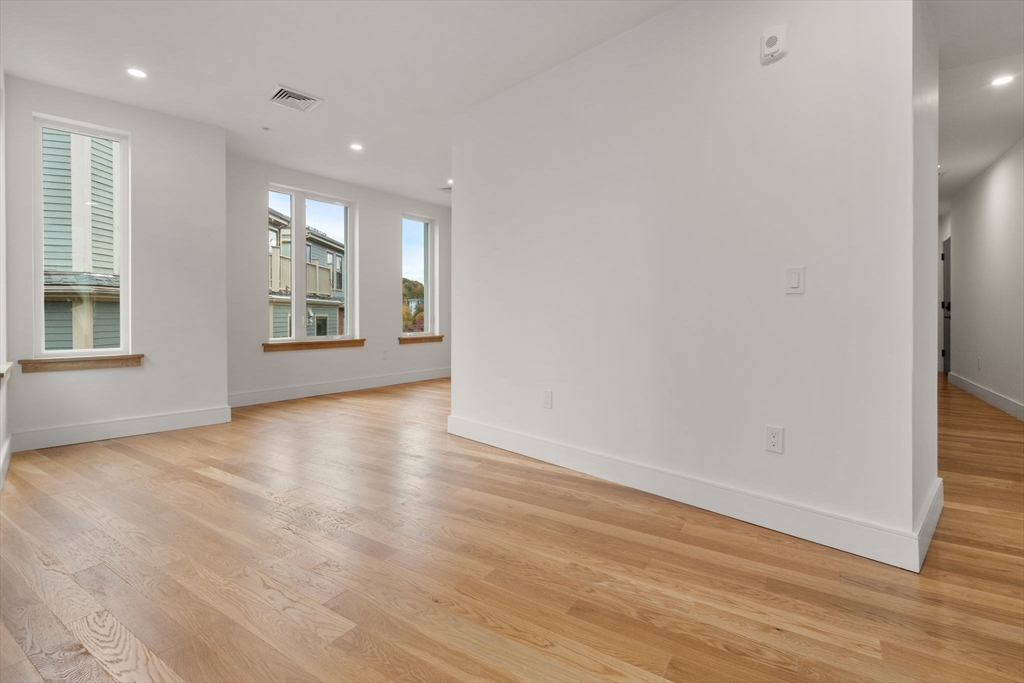 58 Kent # U304 Property Photo 10