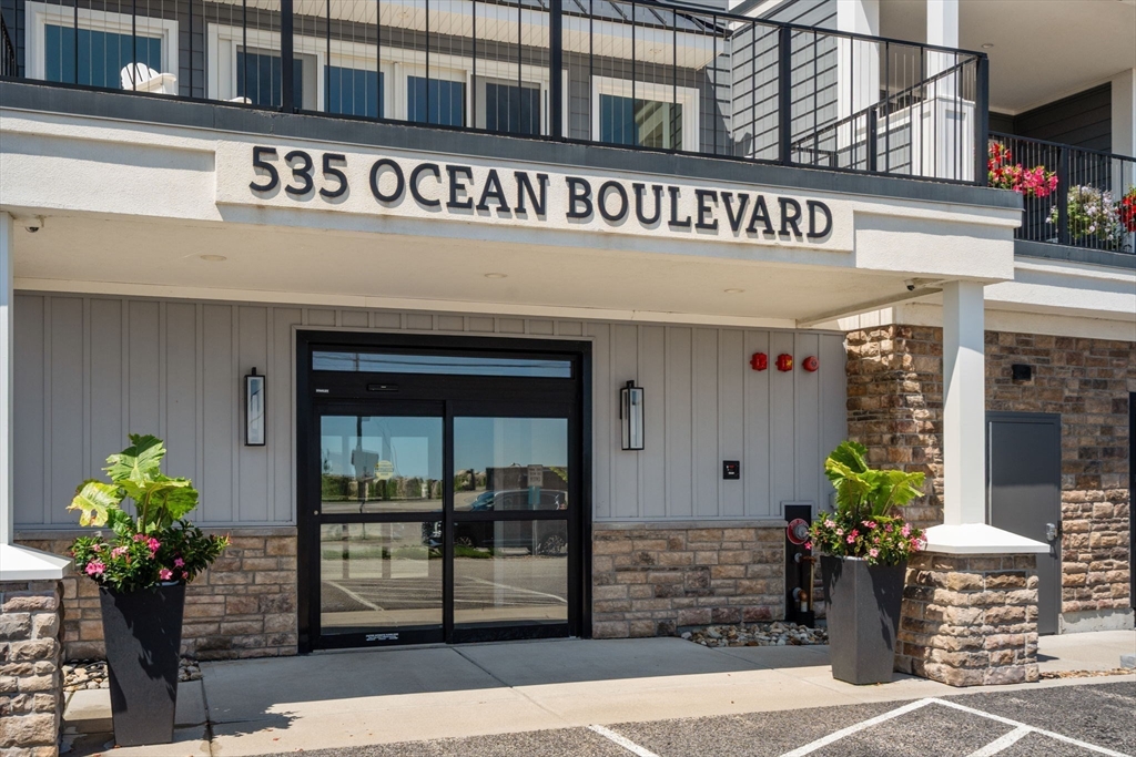 535 Ocean Blvd # 403 Property Photo 4