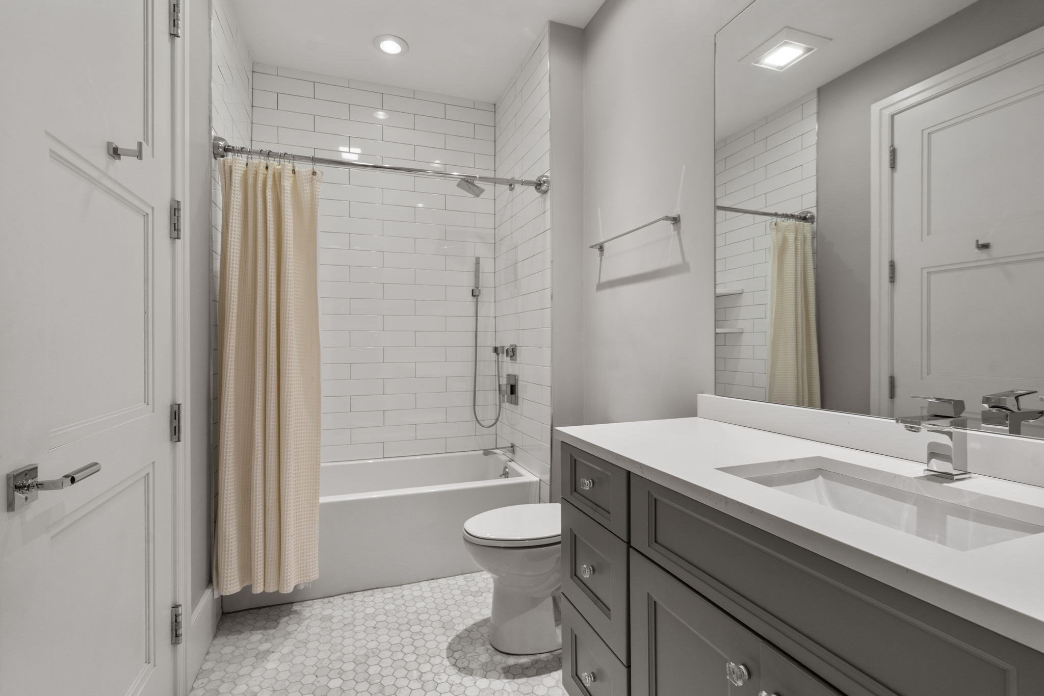 621 East 1st Street # D3 Property Photo 10