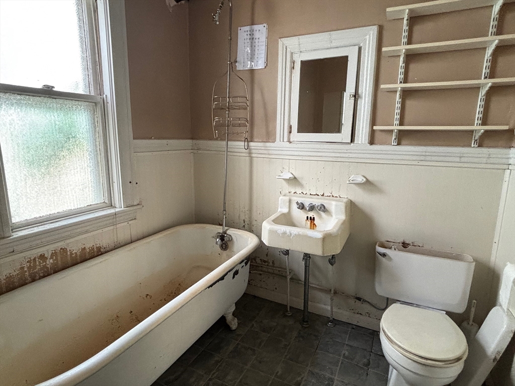 69 Bay State Ave Property Photo 12