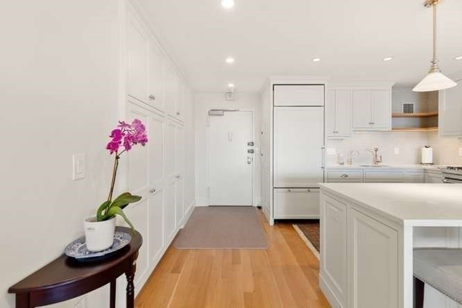 9 Hawthorne Pl # 14h Property Photo 2
