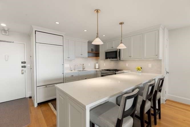 9 Hawthorne Pl # 14h Property Photo 6