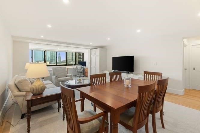 9 Hawthorne Pl # 14h Property Photo 12
