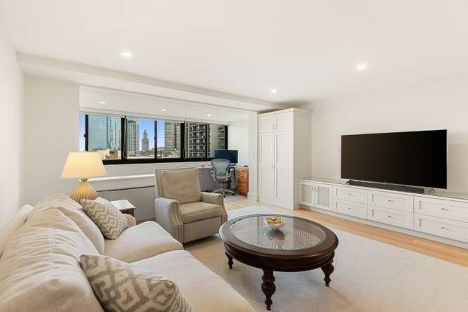 9 Hawthorne Pl # 14h Property Photo 15