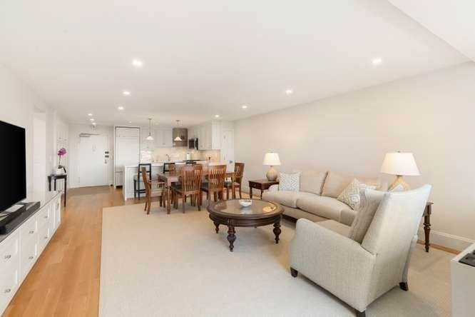 9 Hawthorne Pl # 14h Property Photo 16