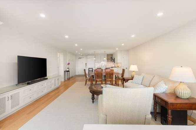 9 Hawthorne Pl # 14h Property Photo 17