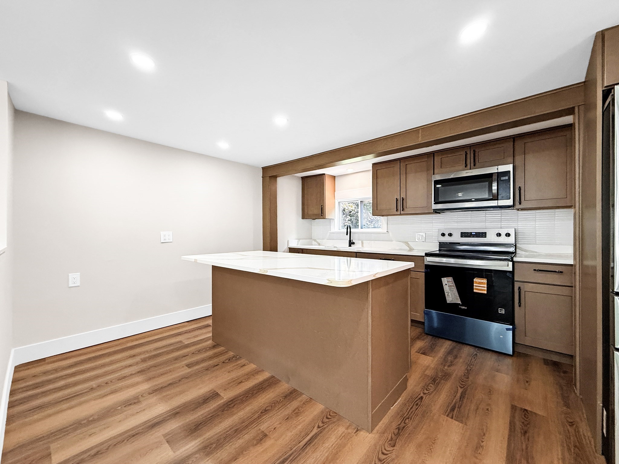 89 Goodale St Property Photo 2