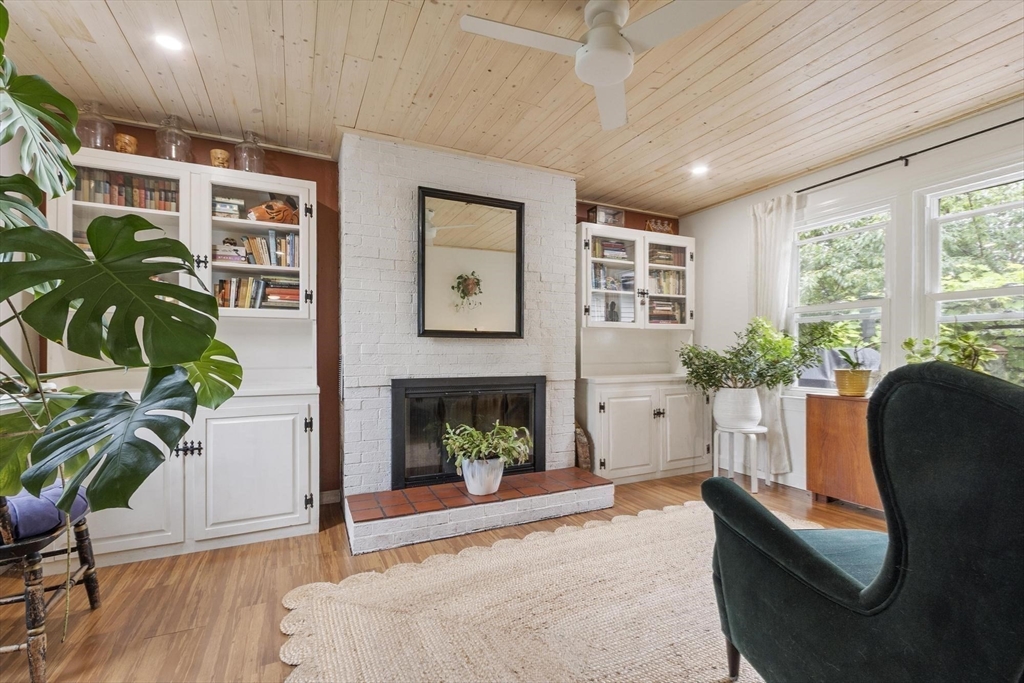 456 Mower Street Property Photo 13