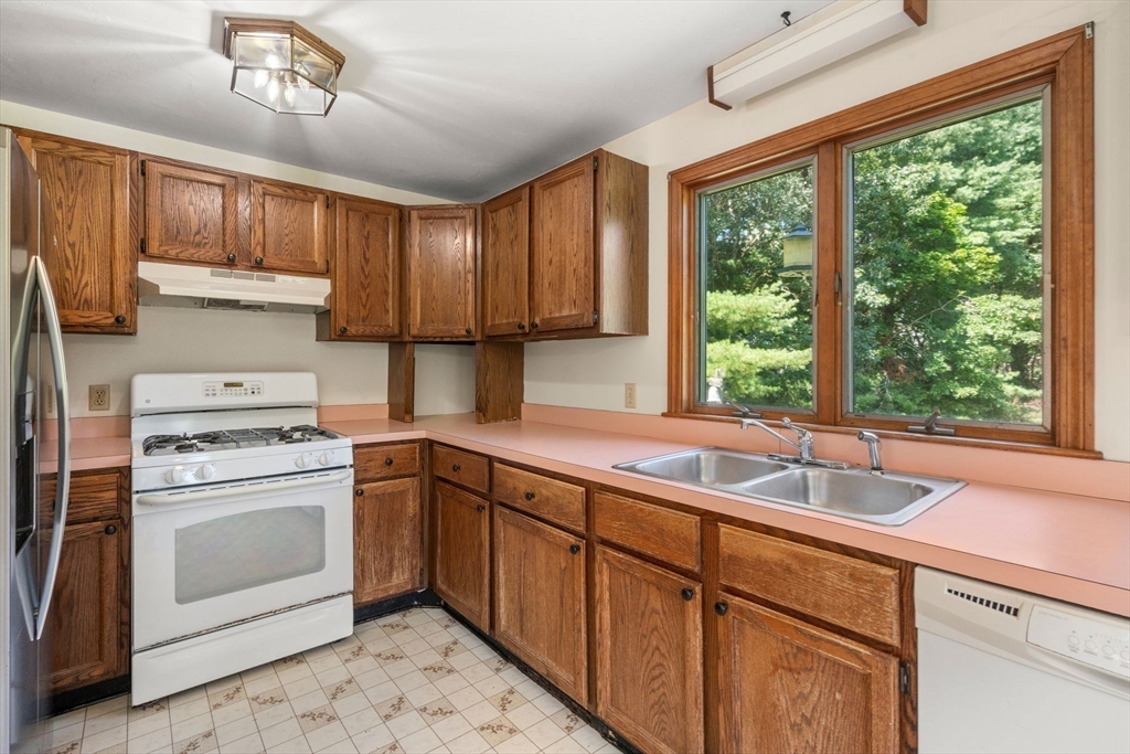 32 Acushnet Rd Property Photo 10