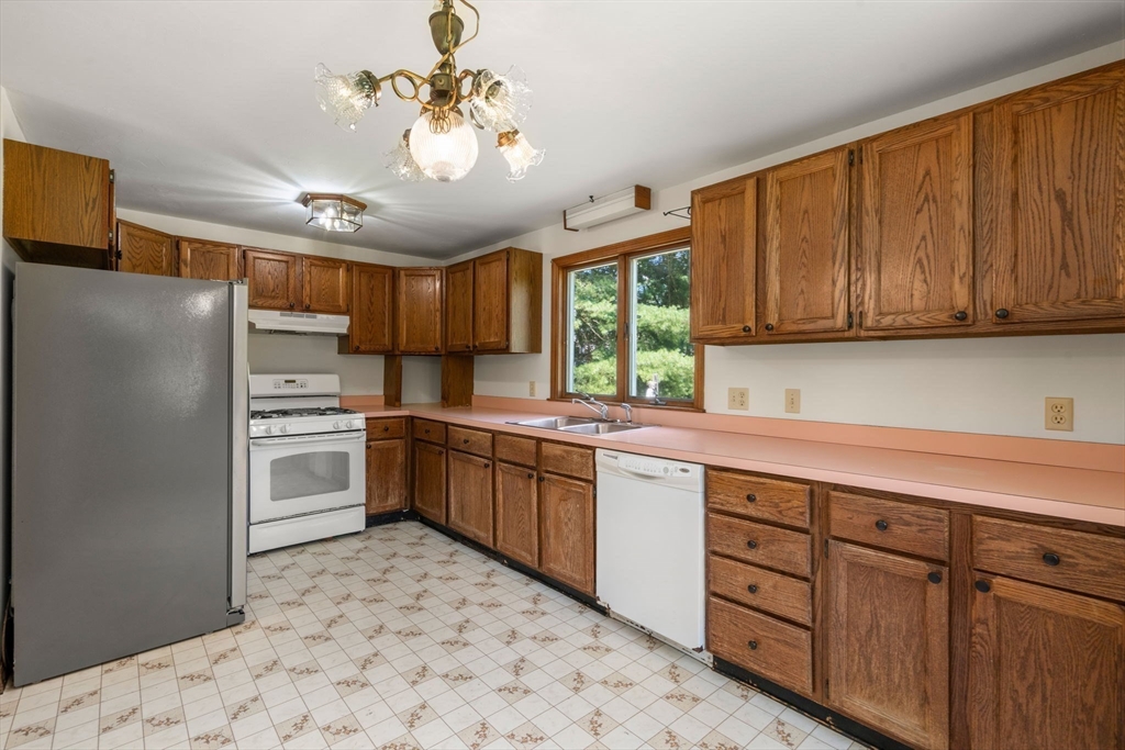 32 Acushnet Rd Property Photo 11