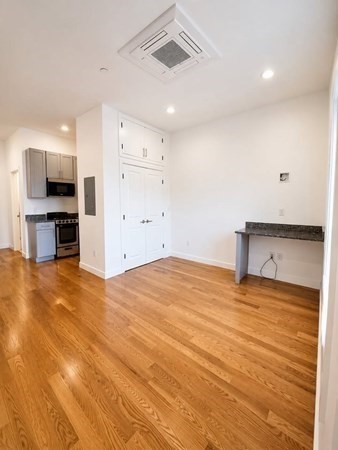 64 Market St # 308 Property Photo 2
