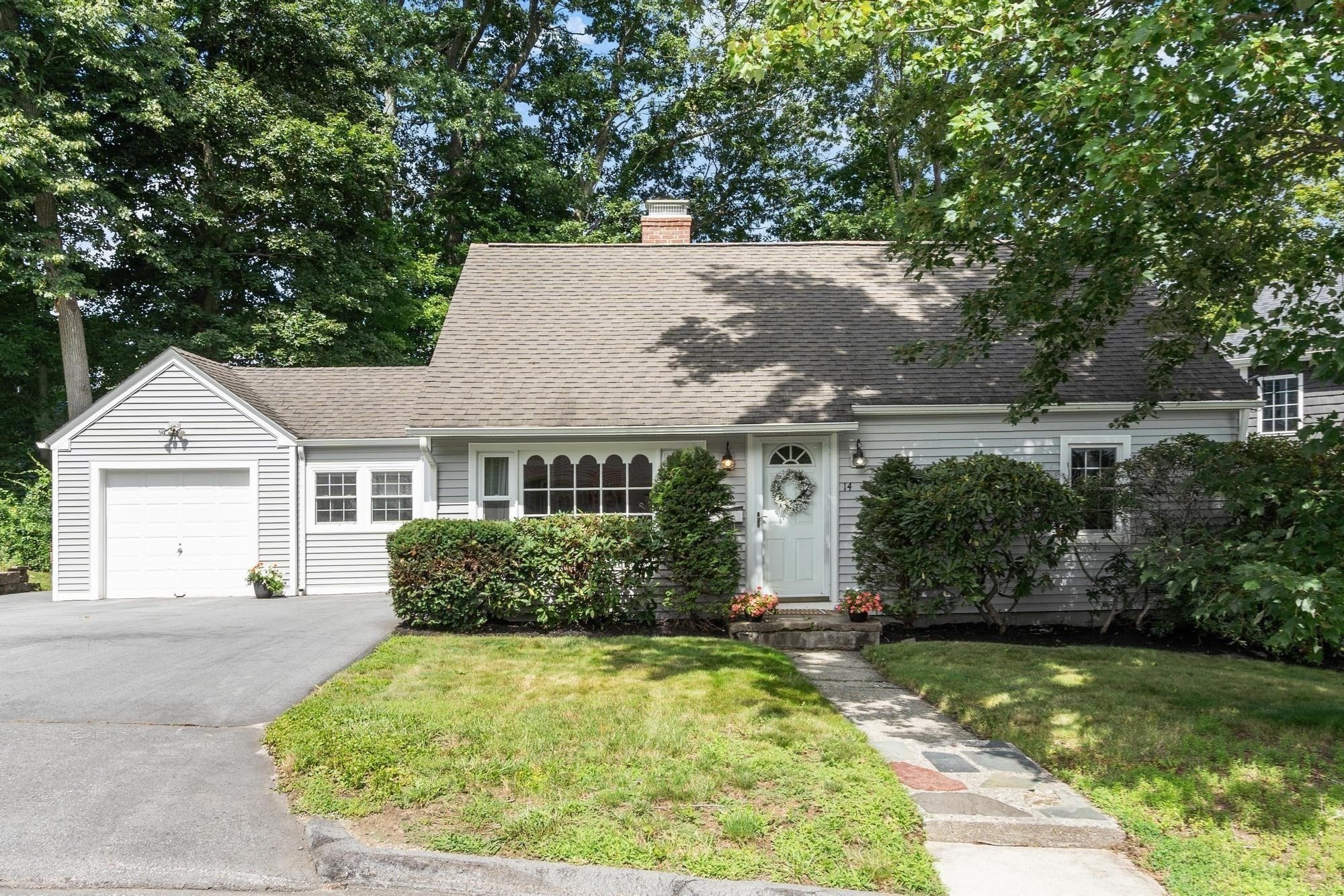 14 Meadow Ln Property Photo 1