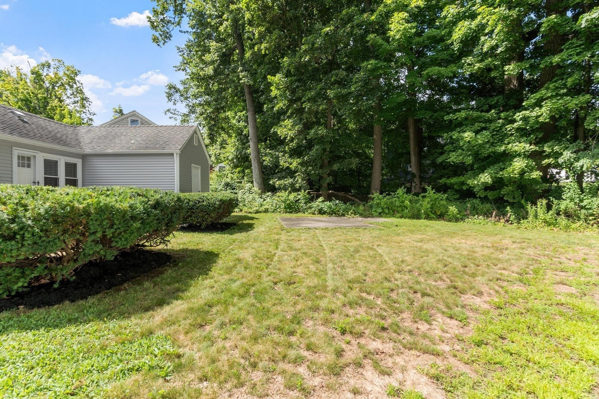 14 Meadow Ln Property Photo 5