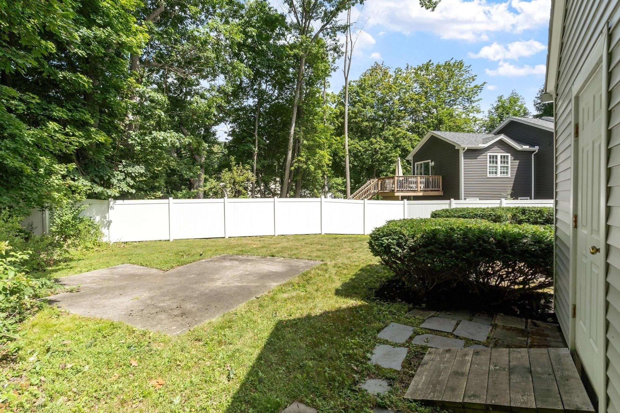 14 Meadow Ln Property Photo 6