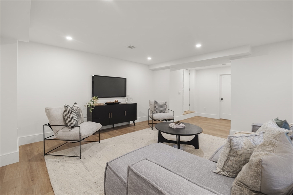 33 Harbor View Park Property Photo 36
