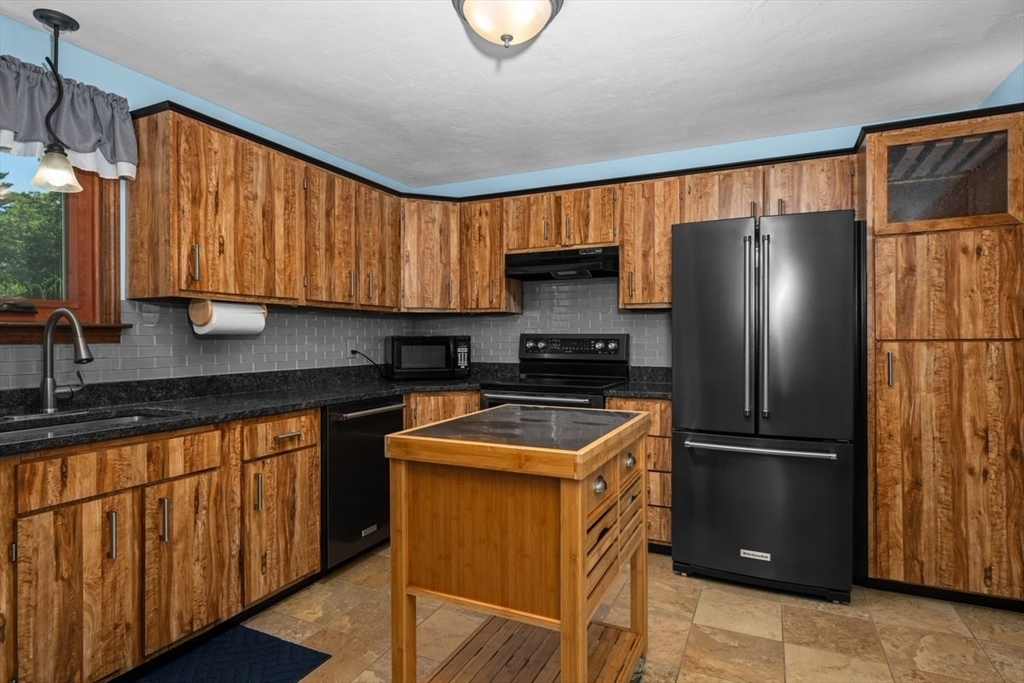 33 Scenic Ave Property Photo 6