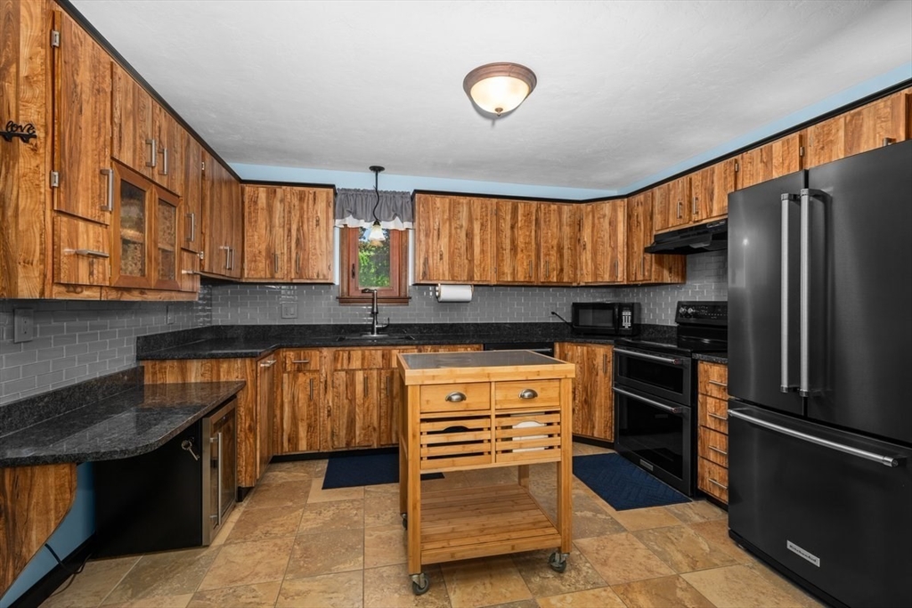 33 Scenic Ave Property Photo 7