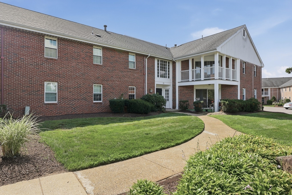 25 Jessica Dr # A Property Photo 1