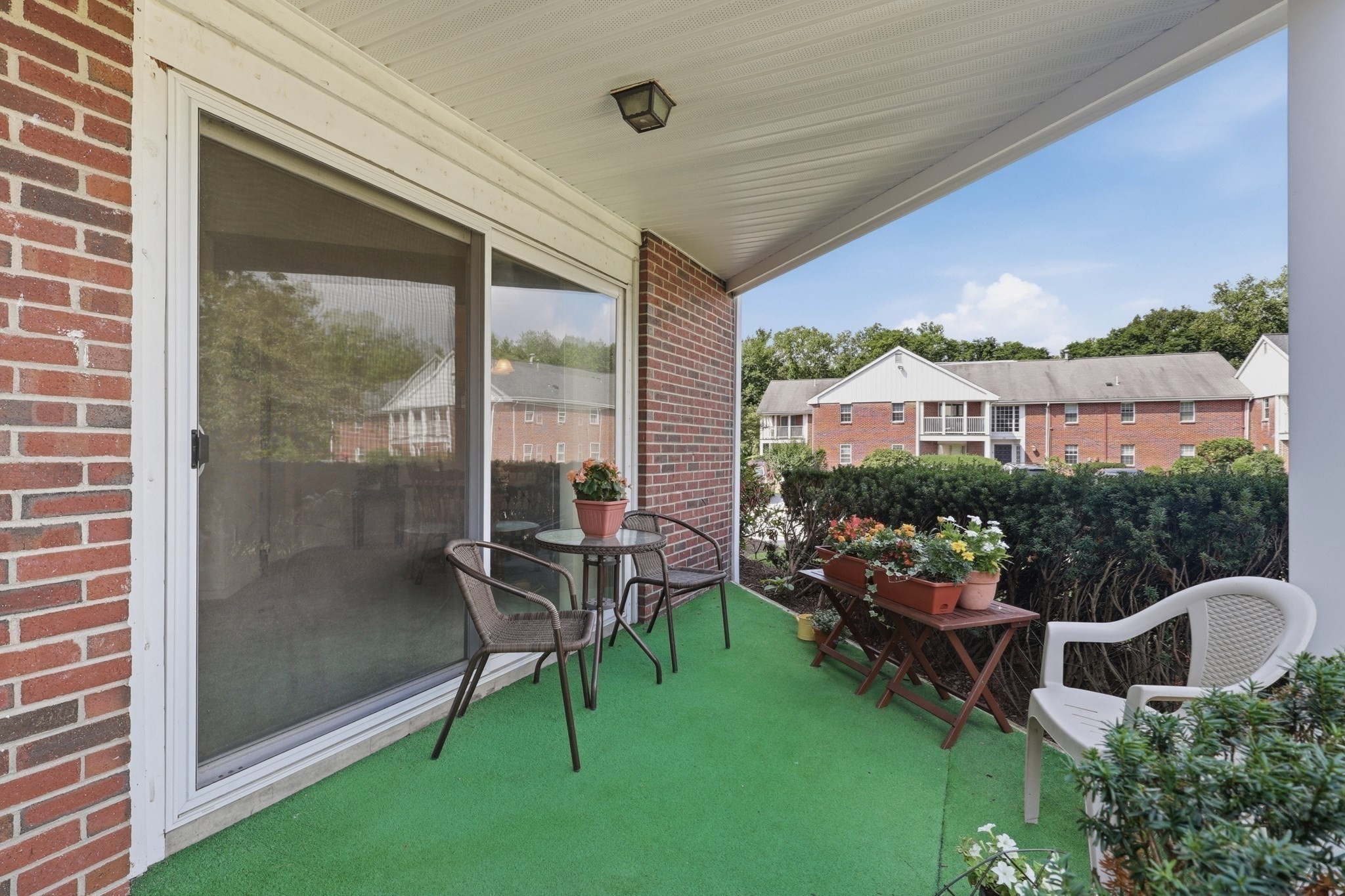 25 Jessica Dr # A Property Photo 3