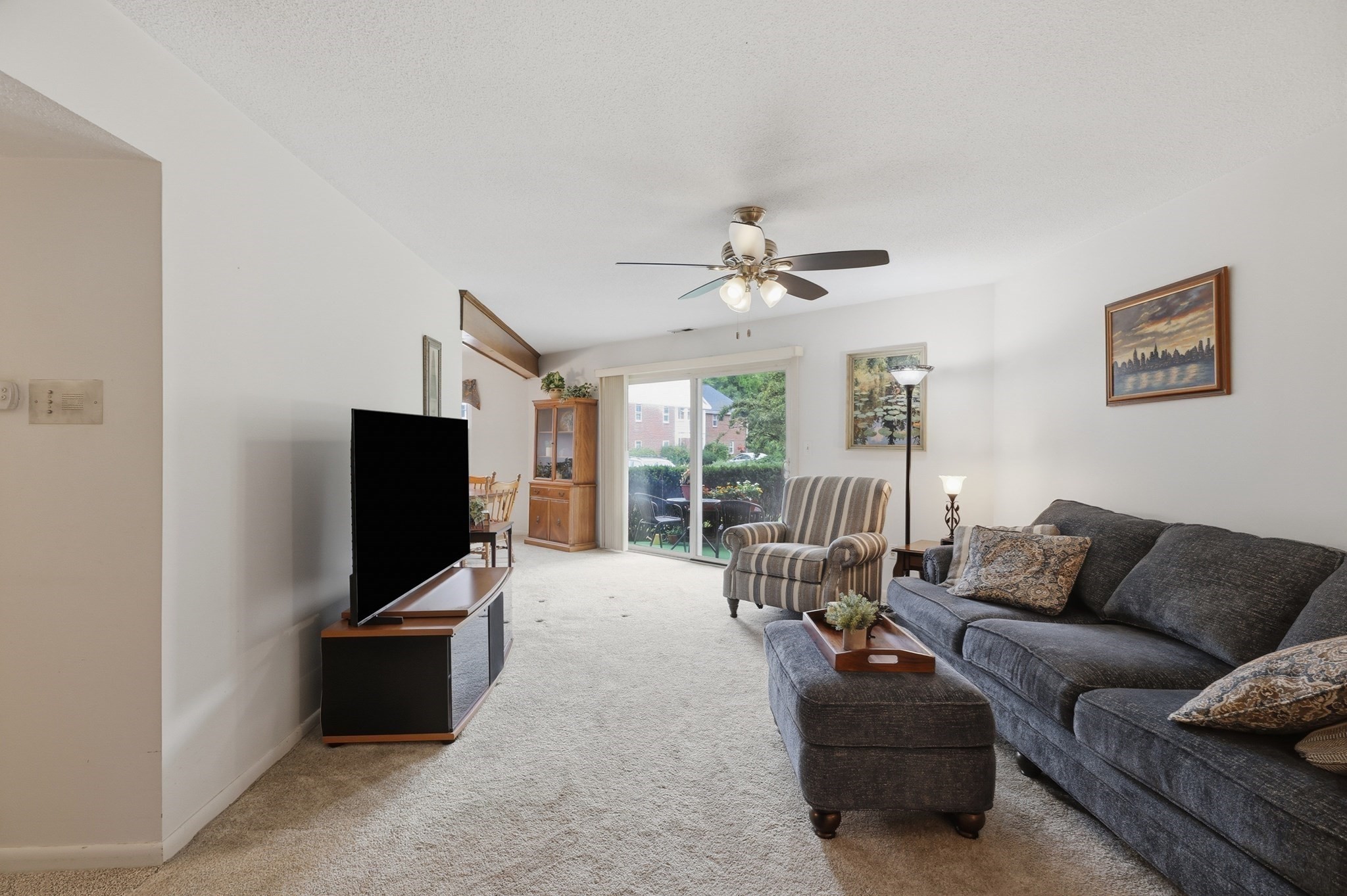 25 Jessica Dr # A Property Photo 5
