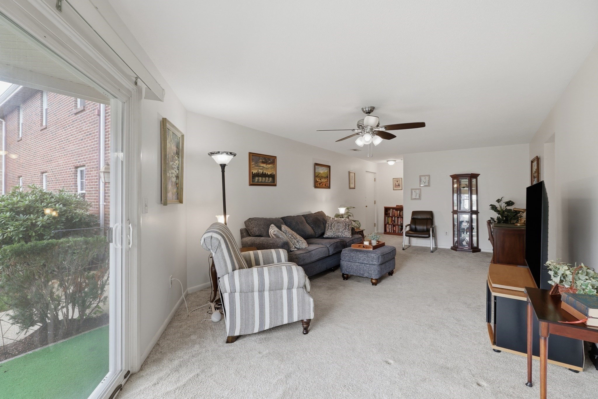 25 Jessica Dr # A Property Photo 7