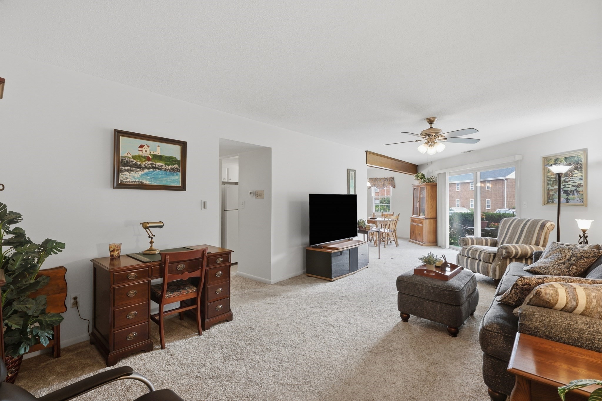 25 Jessica Dr # A Property Photo 8