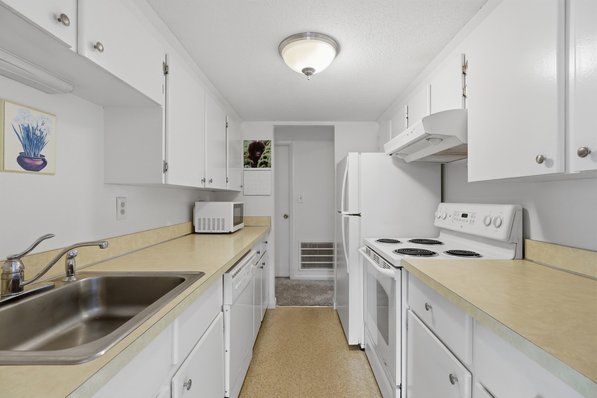 25 Jessica Dr # A Property Photo 12