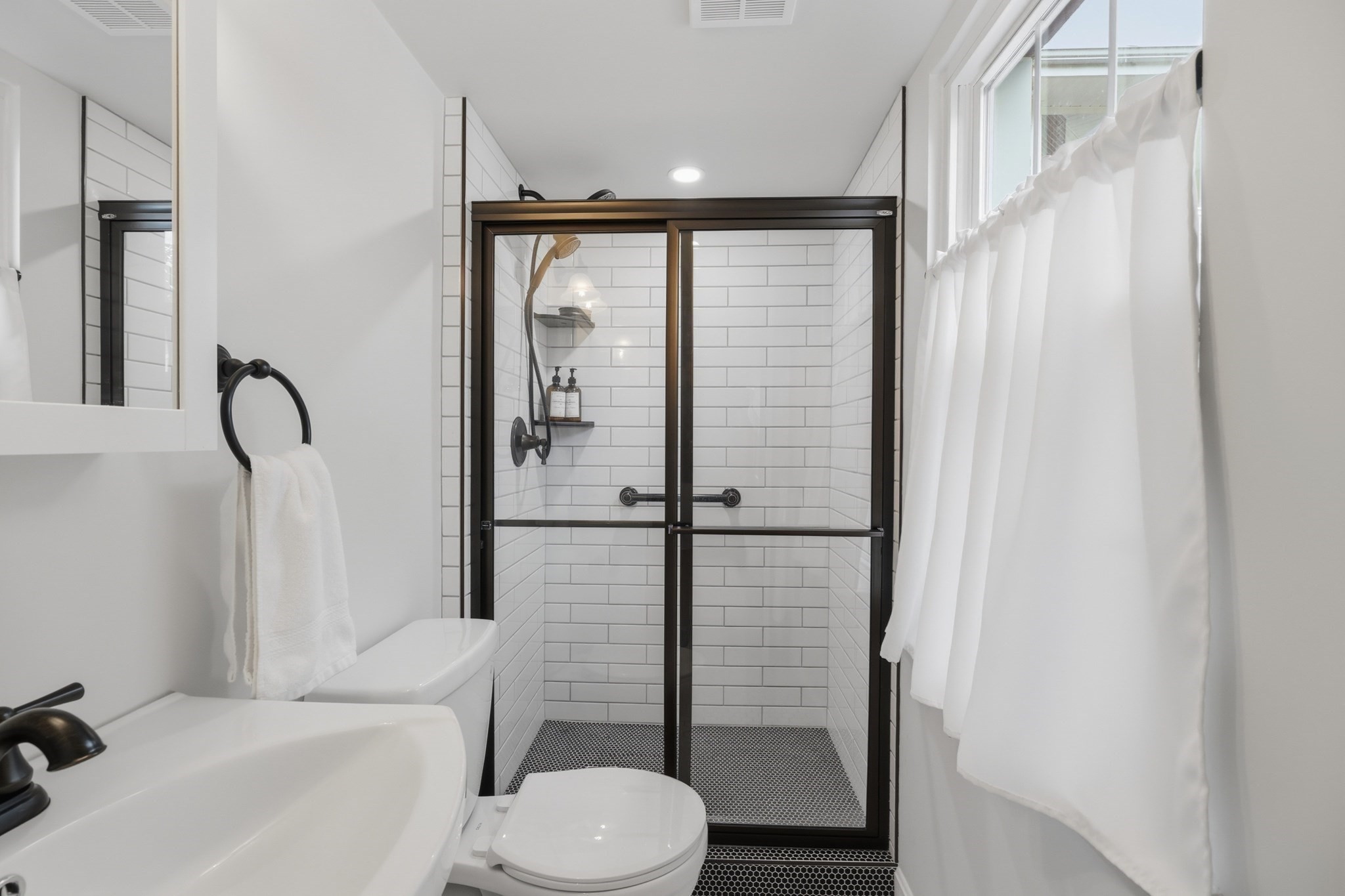 25 Jessica Dr # A Property Photo 18