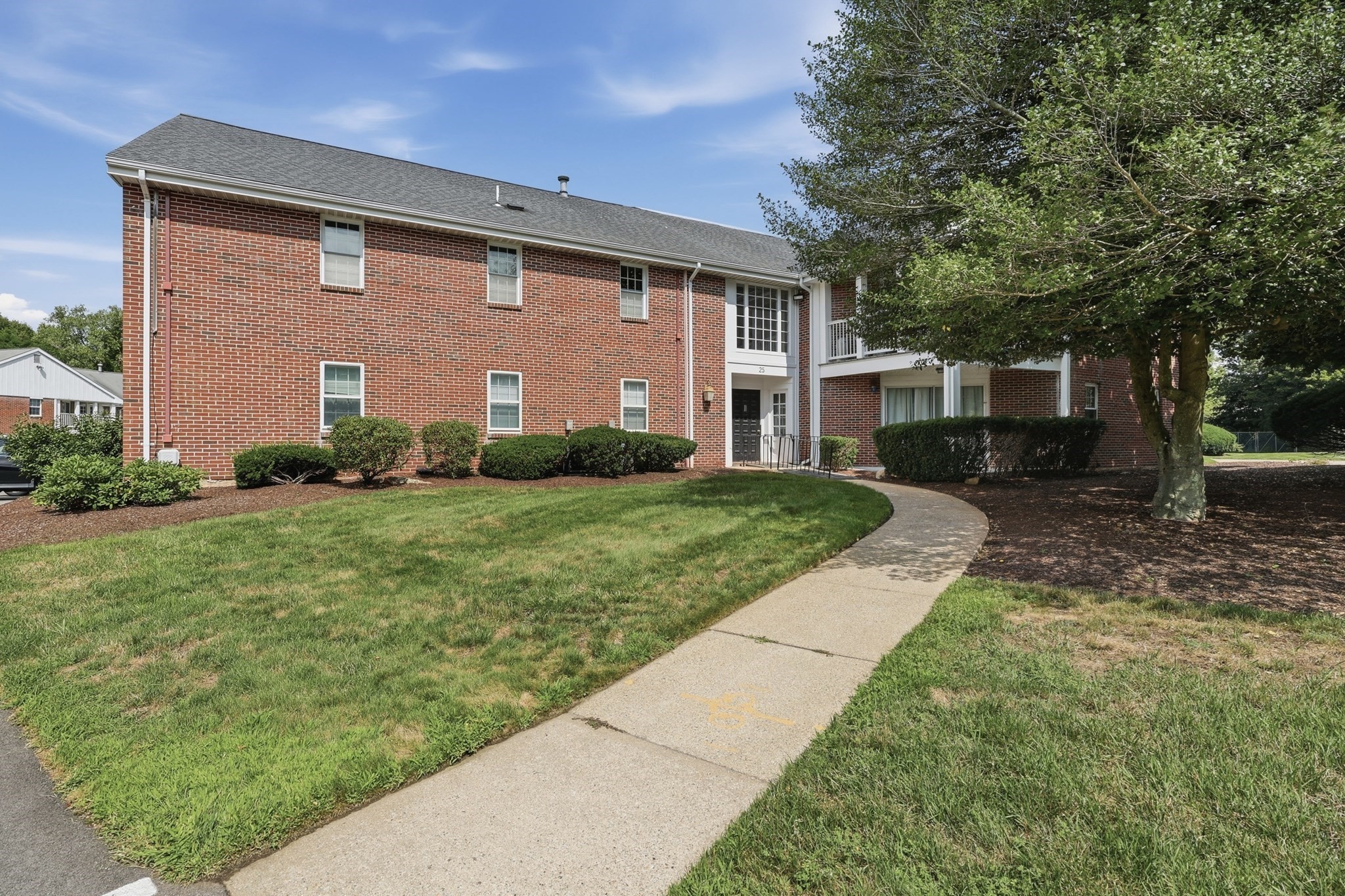 25 Jessica Dr # A Property Photo 27