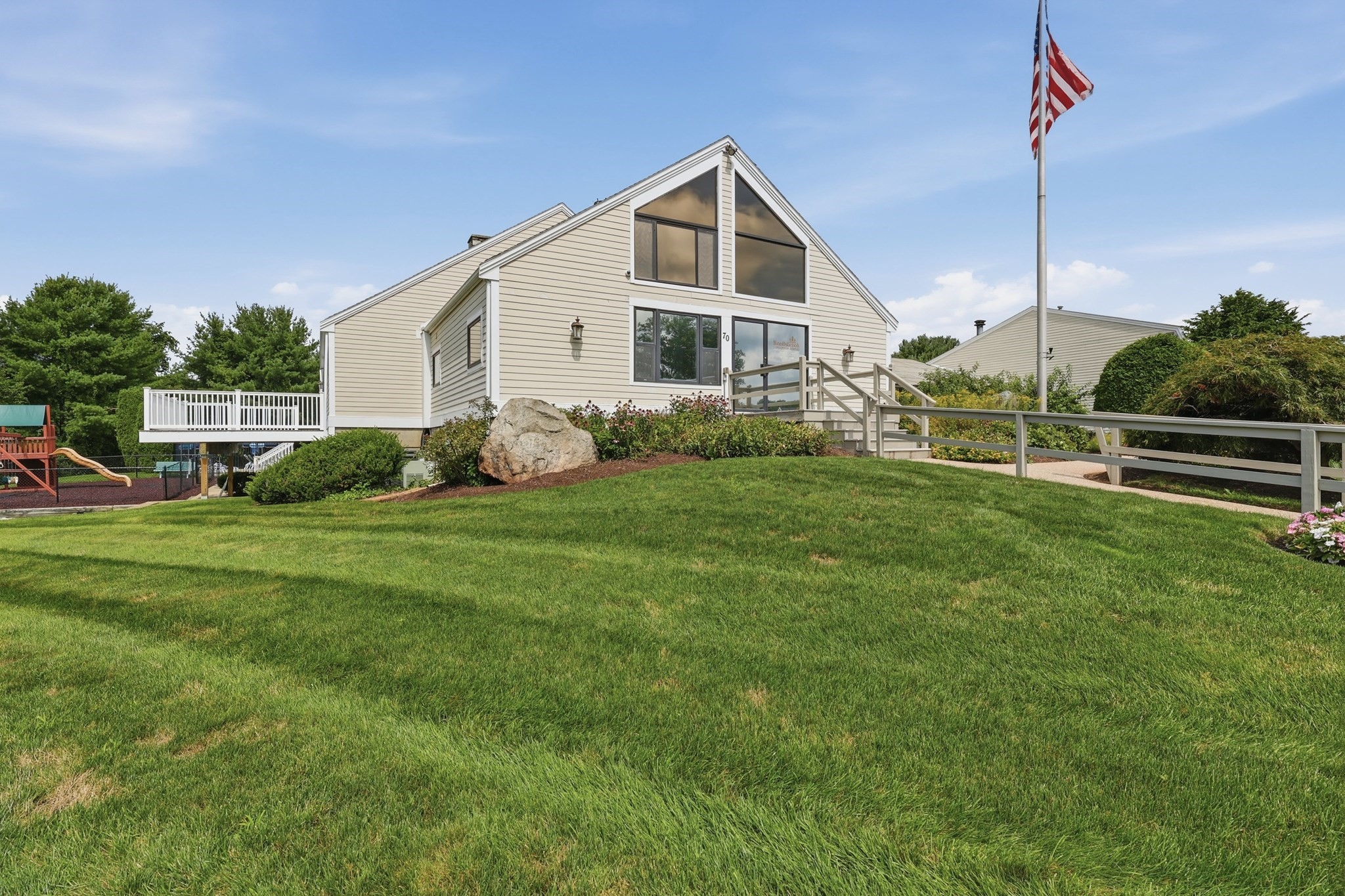 25 Jessica Dr # A Property Photo 28