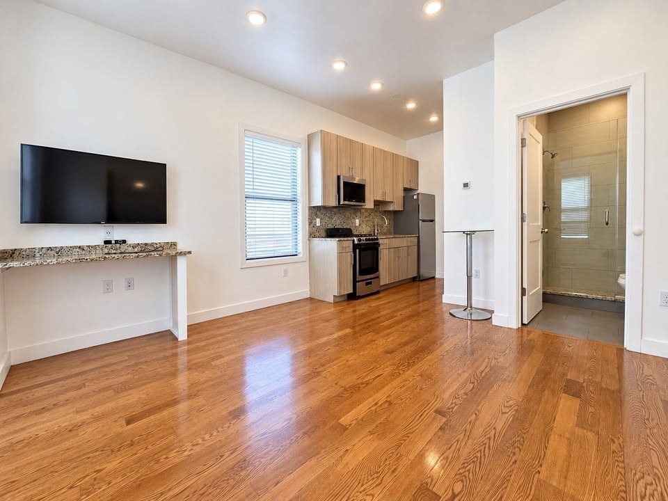 9 Sixth Street # 3 Property Photo 1