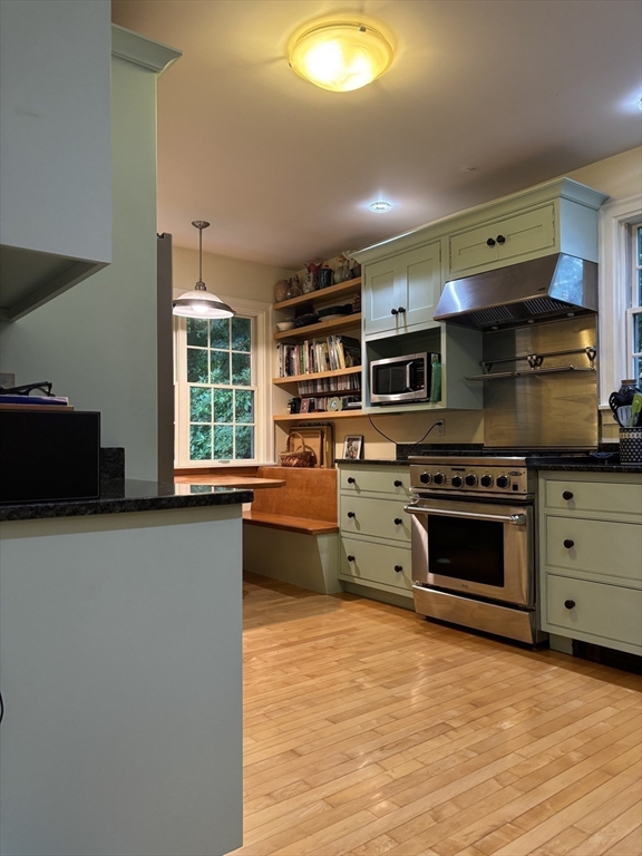 100 Dana Property Photo 16