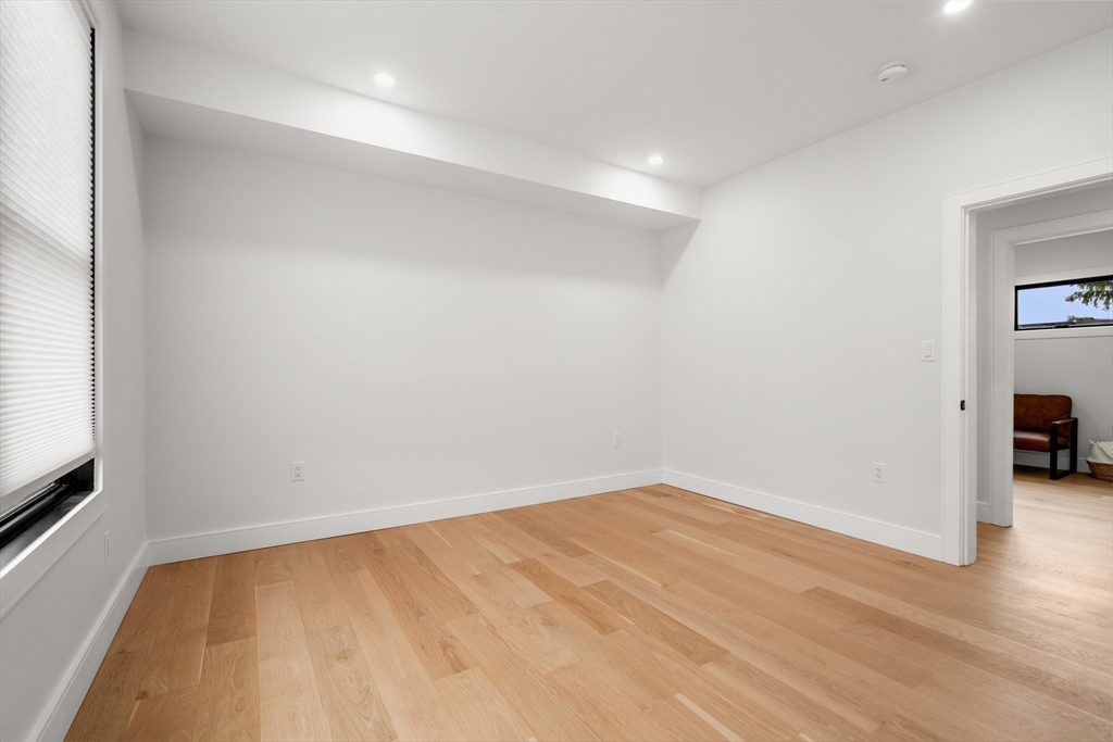 811 Heath St Rear Property Photo 25