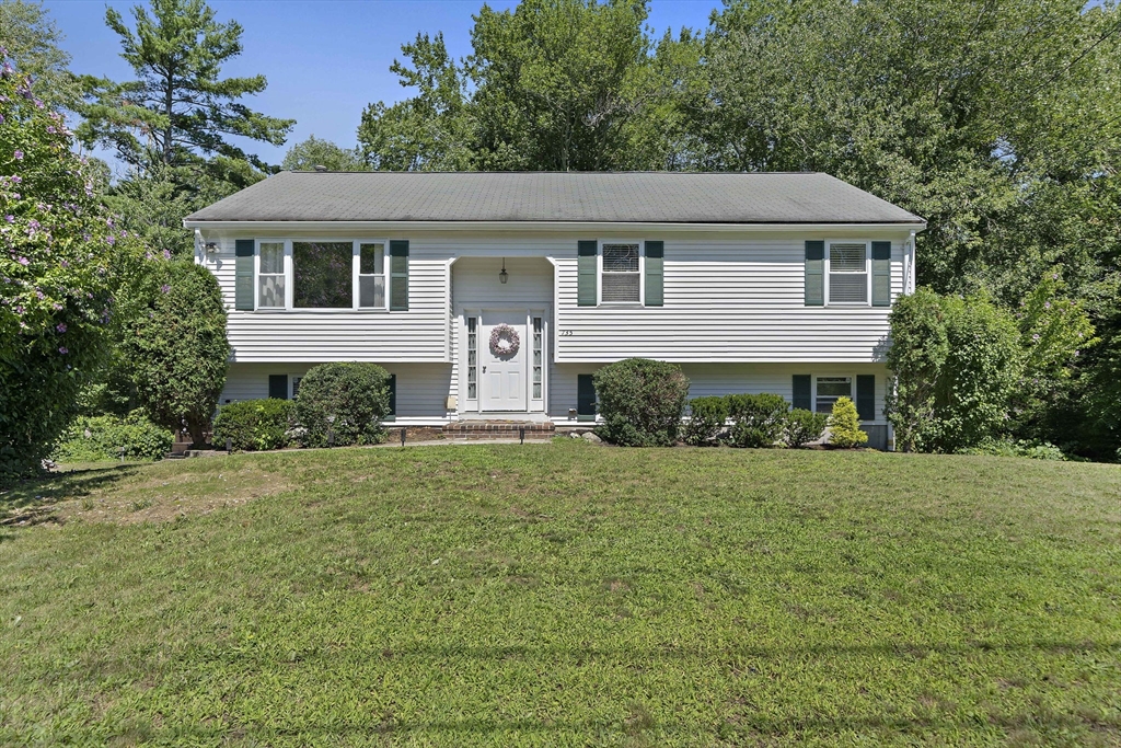 735 Pleasant St Property Photo 1
