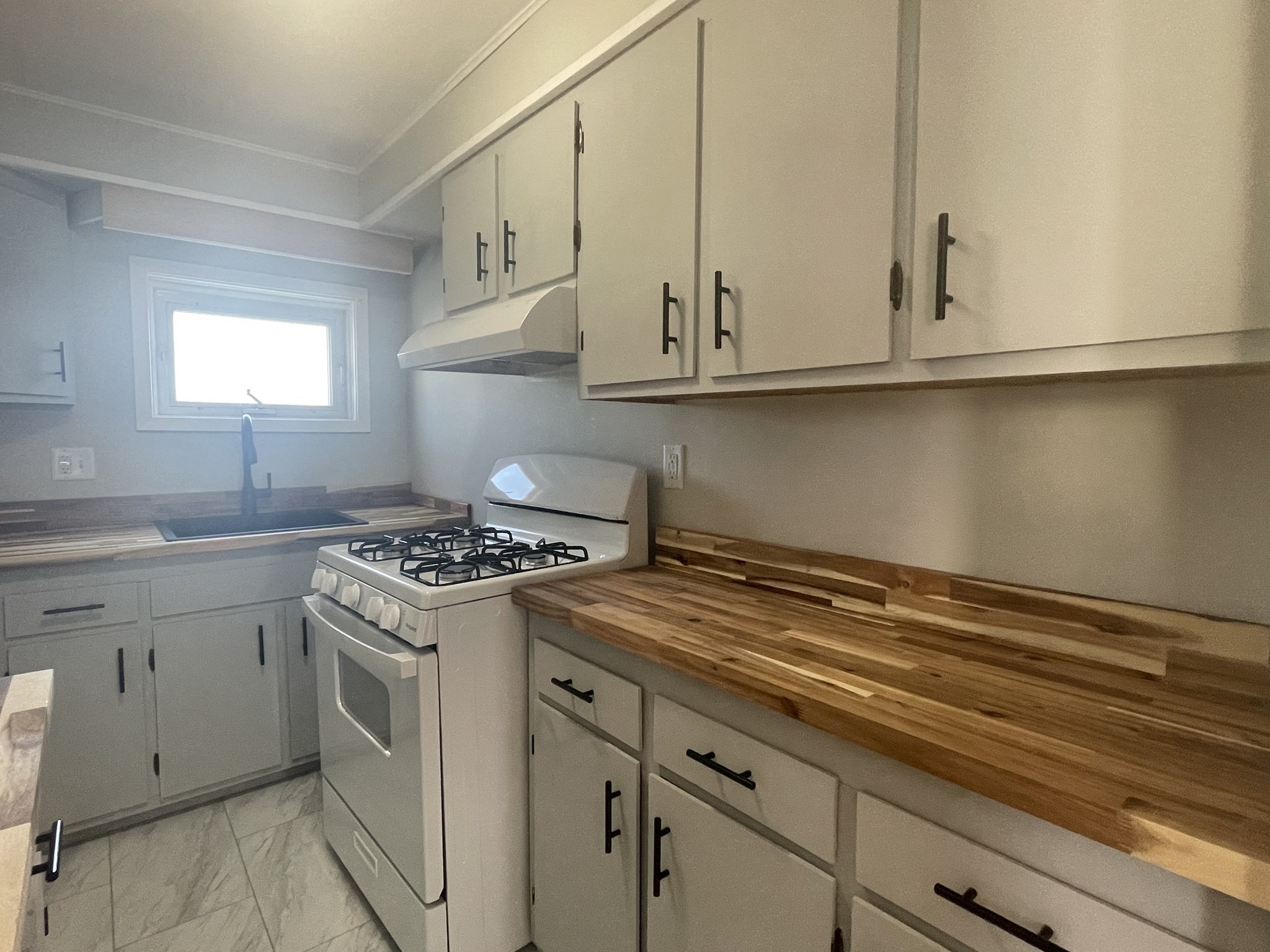 48 Woodlawn St # 2 Property Photo 6