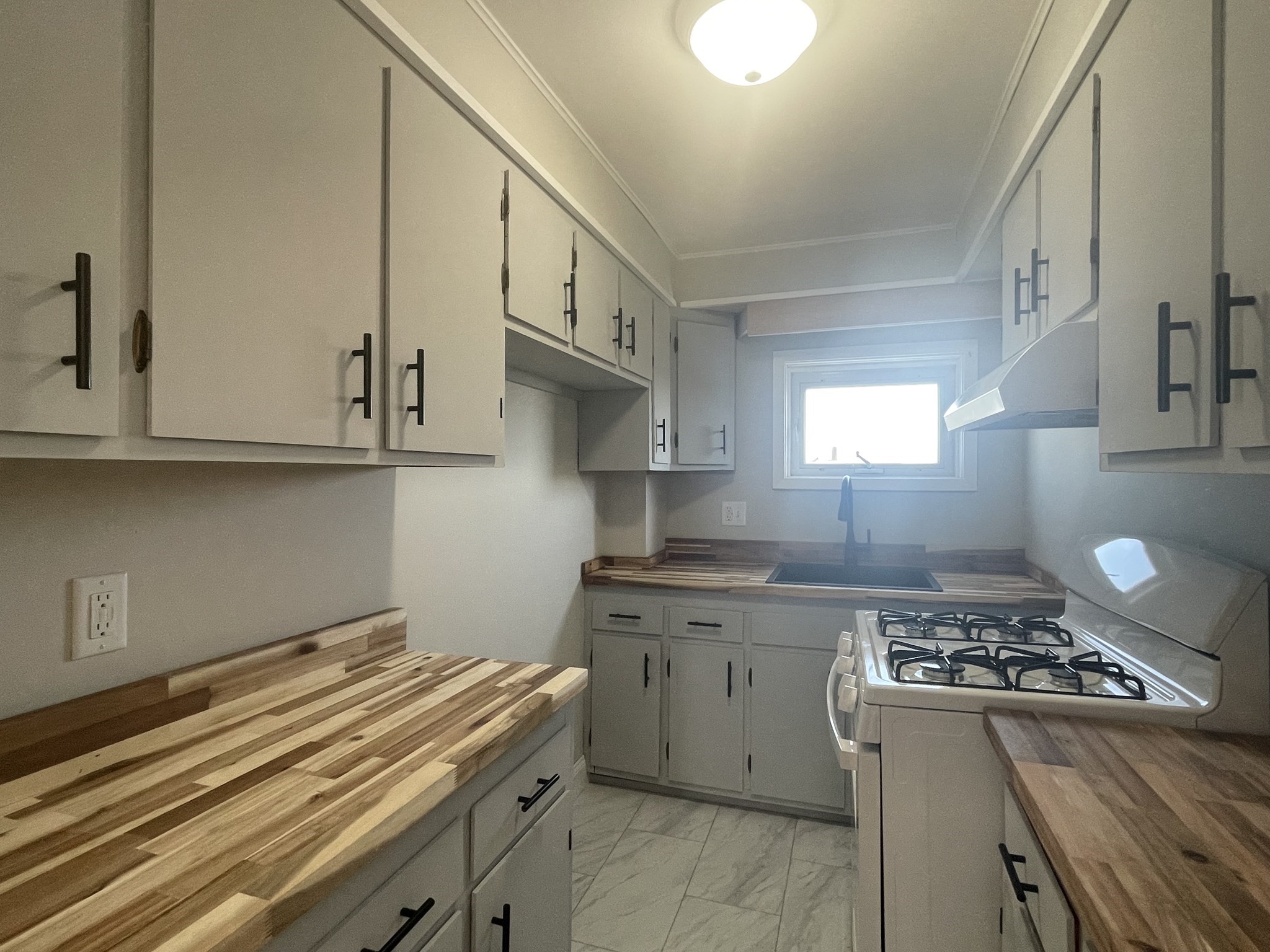 48 Woodlawn St # 2 Property Photo 8