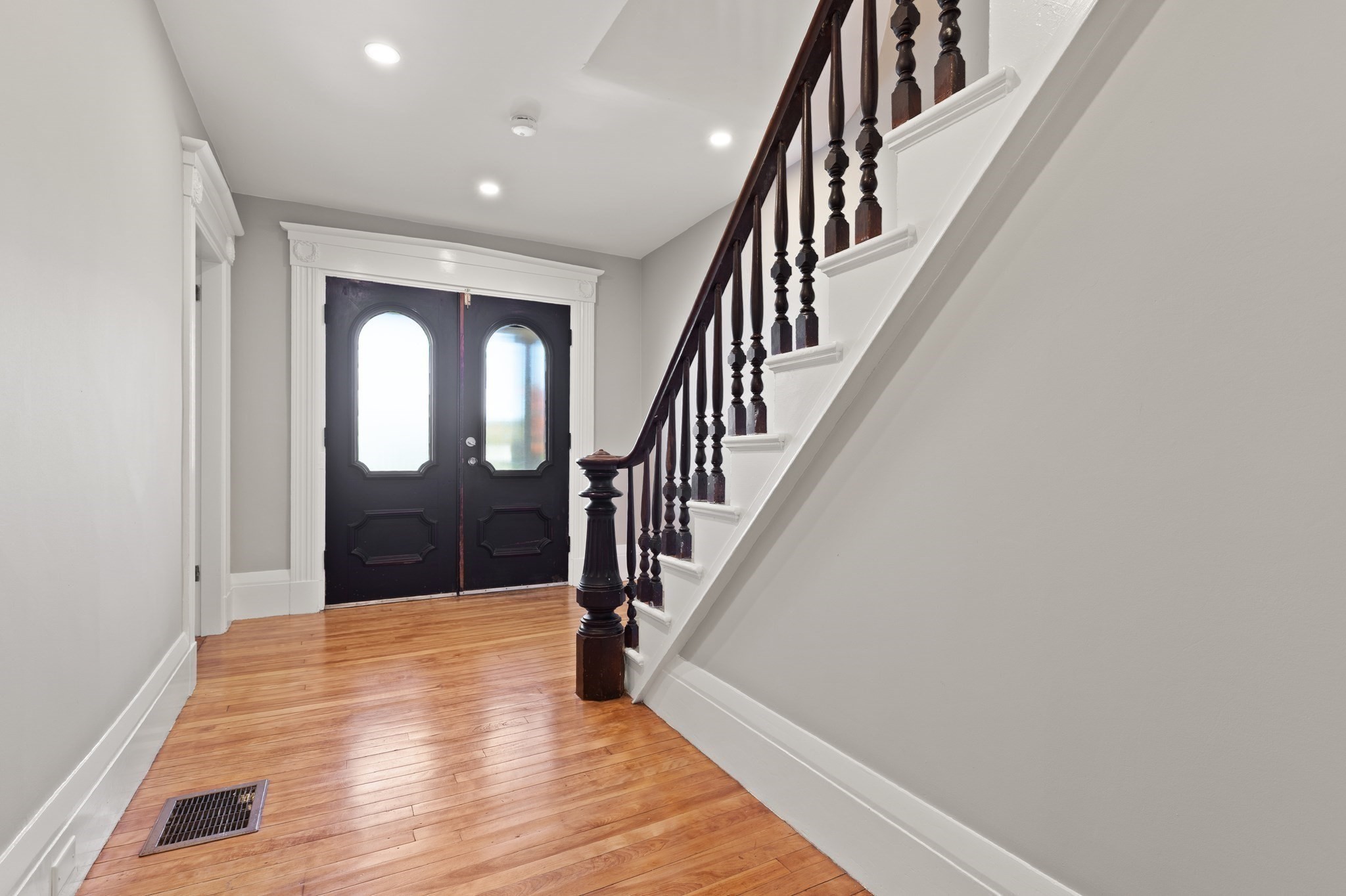 70 School St Property Photo 4