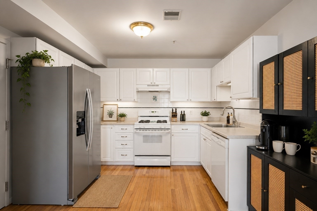 58 Almont St # 12 Property Photo 6