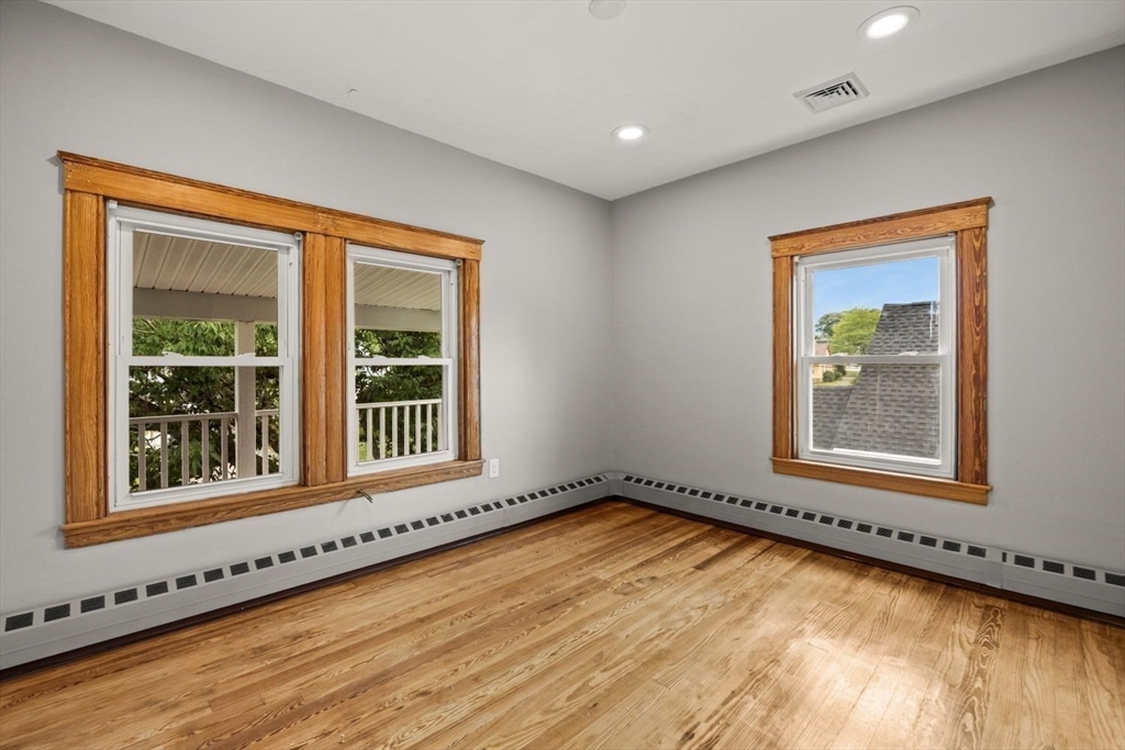 227 Dover St Property Photo 11