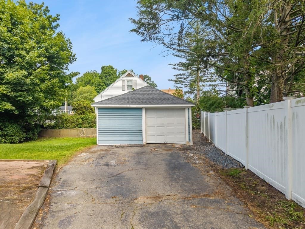 227 Dover St Property Photo 41