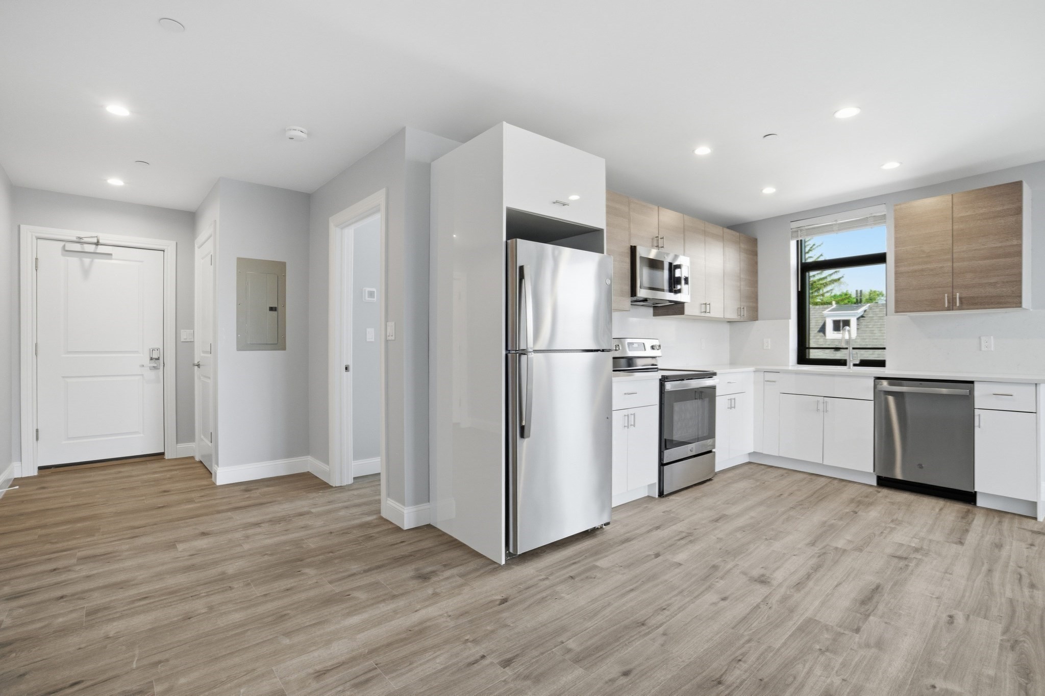 632 Centre St # 204 Property Photo 3