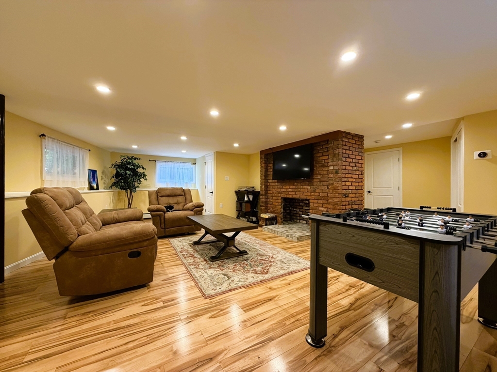 31 Green St Property Photo 8